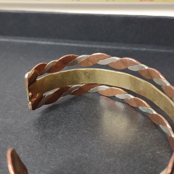 Very Cool 7 Inch Vintage Multi Tone Bracelet - Picture 6 of 11